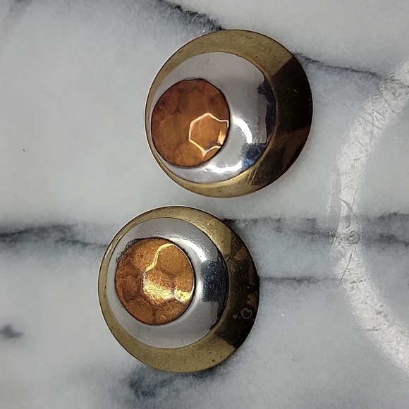 vntage 90s | western silver and brass circle post earrings - Picture 4 of 5